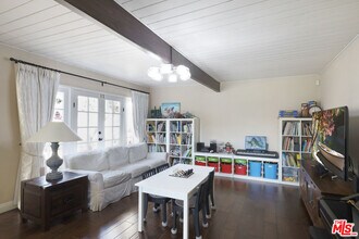 2260 Los Amigos St in La Cañada Flintridge, CA - Building Photo - Building Photo