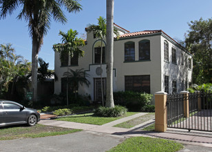 Palermo Isles Apartments in Miami, FL - Foto de edificio - Building Photo