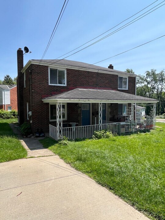 1004 Woodbine St in Pittsburgh, PA - Building Photo