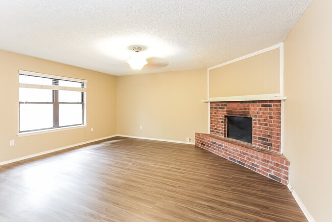 501 Ramblin Oaks Dr in Moore, OK - Building Photo - Building Photo