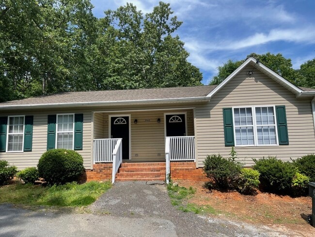 property at 2962 Forest Park Dr