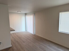 223 E St NE, Unit 4 in Ephrata, WA - Foto de edificio - Building Photo