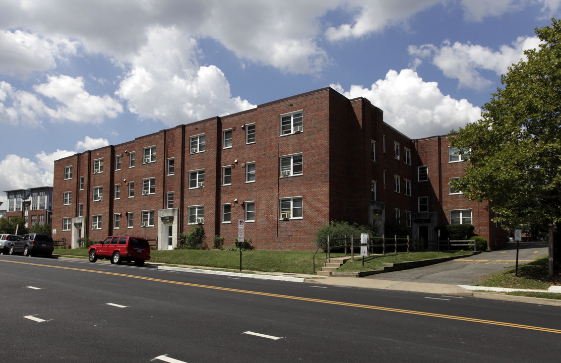 Lemar Apartments in Arlington, VA - Building Photo