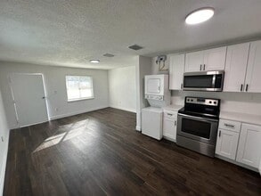 2111 Mara Ct in Leesburg, FL - Foto de edificio - Building Photo