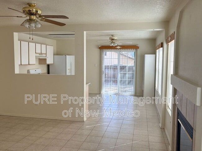 404 Desert Rock Dr SW in Albuquerque, NM - Building Photo - Building Photo