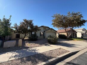 16567 W Latham St in Goodyear, AZ - Building Photo - Building Photo