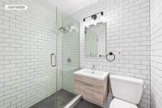201 E 36th St in New York, NY - Building Photo - Building Photo