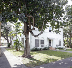 222 Phoenetia Ave in Coral Gables, FL - Building Photo - Building Photo