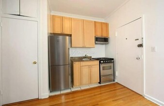 225 E 66th St in New York, NY - Building Photo - Building Photo