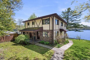 194 Jersey Ave in Greenwood Lake, NY - Building Photo