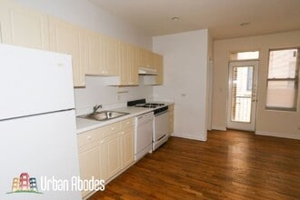 911 W Dakin St, Unit J08W in Chicago, IL - Foto de edificio - Building Photo