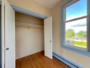 240 Grand St, Unit 5 in Newburgh, NY - Foto de edificio - Building Photo