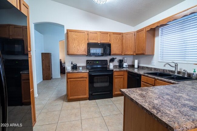 18837 N 43rd Pl in Phoenix, AZ - Building Photo - Building Photo