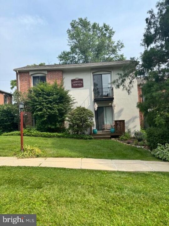 408 W Lafayette St in West Chester, PA - Building Photo