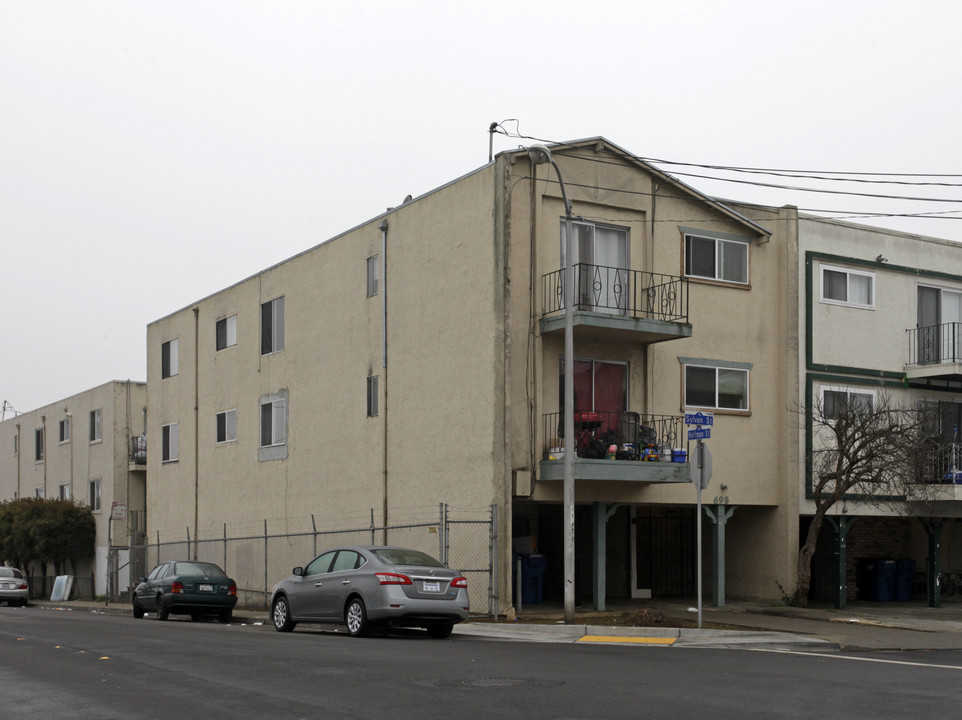 Chester Manor in Daly City, CA - Building Photo