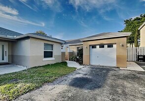 2715 Taylor St in Hollywood, FL - Building Photo