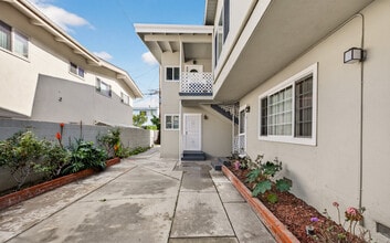 25218 Loytan St, Unit D in Torrance, CA - Foto de edificio - Building Photo