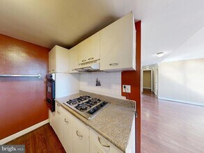 4600 Duke St, Unit 617 in Alexandria, VA - Building Photo - Building Photo