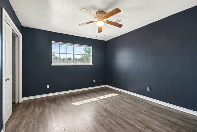 property at 5001 Glenhaven Dr