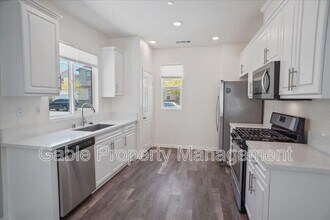 17111 Zion Dr in Santa Clarita, CA - Building Photo - Building Photo