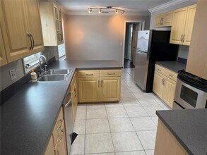 8601 Rue Chateaux Dr in Seminole, FL - Building Photo - Building Photo