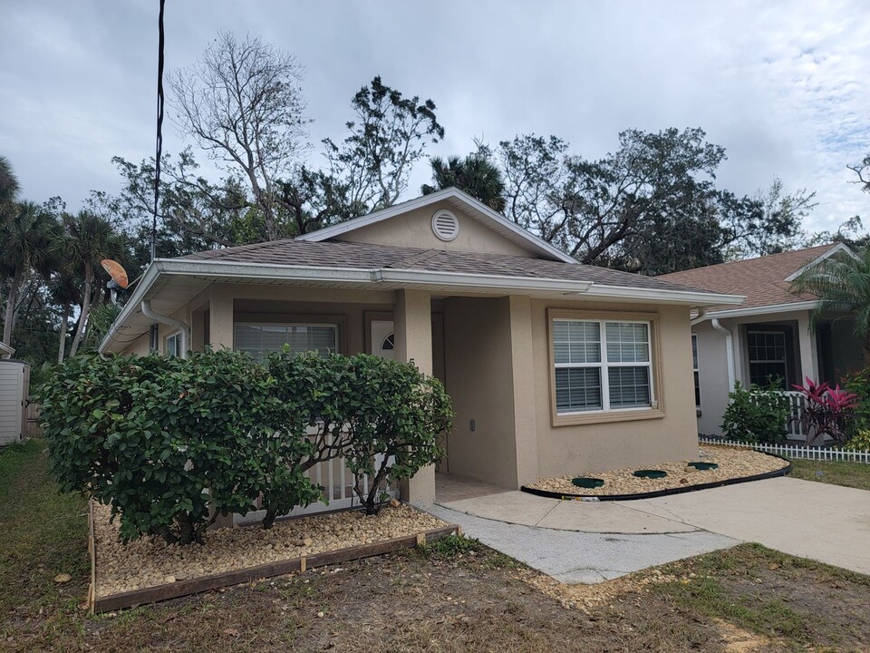 5113 Isabelle Ave in Port Orange, FL - Building Photo