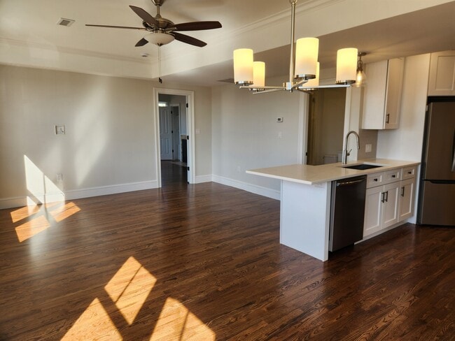 20 State St, Unit 4 in Bristol, RI - Building Photo - Building Photo