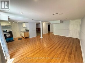 43 Chiswick Crescent in Aurora, ON - Building Photo - Building Photo