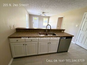 205 N 2nd St in Austin, AR - Building Photo - Building Photo