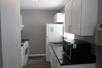 9 Alpine Dr in Wappingers Falls, NY - Building Photo - Building Photo