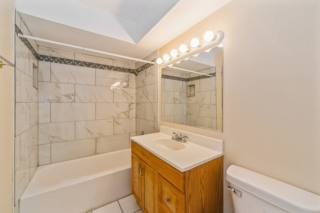 2334 W 111th St in Chicago, IL - Building Photo - Building Photo