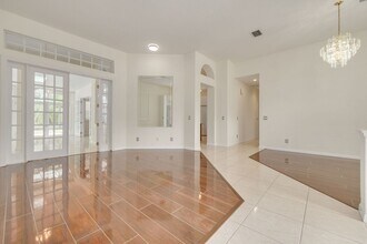 3713 Siena Ln in Palm Harbor, FL - Foto de edificio - Building Photo