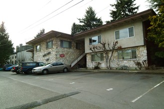 Astro Plaza Apartments in Burien, WA - Building Photo - Building Photo