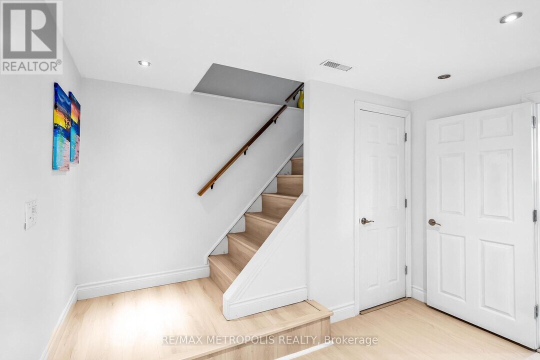 834 Sanok Dr in Pickering, ON - Building Photo