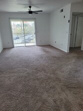 712 Crest Pines Dr, Unit 336 in Orlando, FL - Foto de edificio - Building Photo