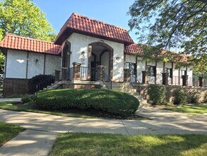 450 Plum Creek Dr, Unit 108 in Wheeling, IL - Foto de edificio - Building Photo