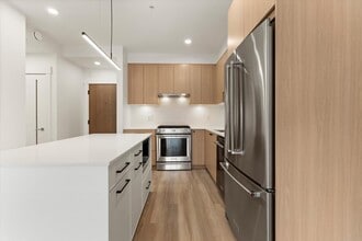 2771 Montrose Ave in Abbotsford, BC - Building Photo - Building Photo