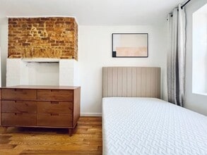 Furnished room/NOT APARTMENT in Brooklyn, NY - Foto de edificio - Building Photo