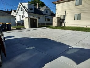 927 S 76th St, Unit Apt# 3 in West Allis, WI - Building Photo - Building Photo