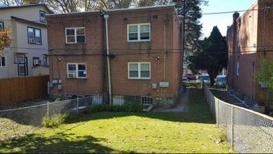 205 Robbins St, Unit 2 in Philadelphia, PA - Foto de edificio - Building Photo