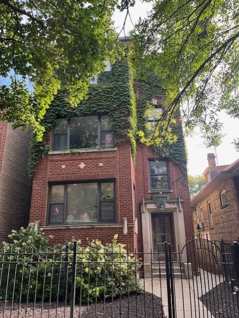 property at 1731 W North Shore Ave