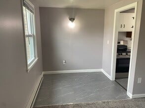 58 Ashcraft Rd, Unit 1 in New London, CT - Foto de edificio - Building Photo