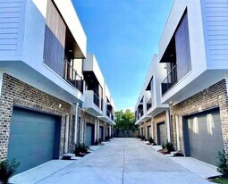 803 Thornton Rd in Houston, TX - Building Photo
