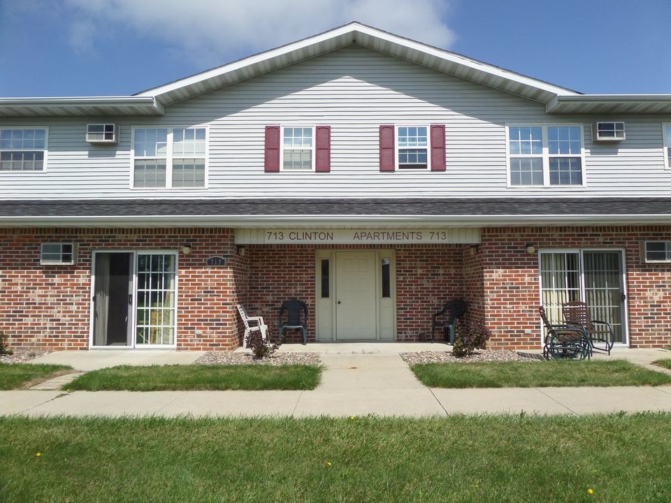 Clinton Terrace Apartments in Horicon, WI - Building Photo