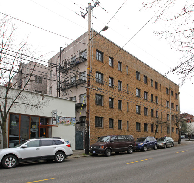 Metropolitan Apartments in Portland, OR - Building Photo - Building Photo