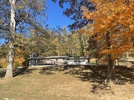 13932 W Old Nashville Rd in Columbus, IN - Building Photo