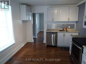 79 Henry St in Quinte West, ON - Building Photo - Building Photo