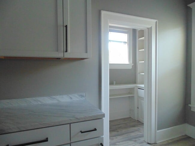 2829 W Juneau Ave in Milwaukee, WI - Building Photo - Building Photo