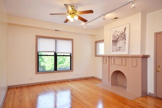 952 W Windsor Ave, Unit 2W in Chicago, IL - Building Photo - Building Photo