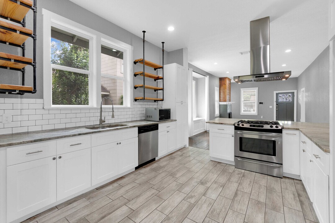 339 Wilkens Ave in San Antonio, TX - Building Photo